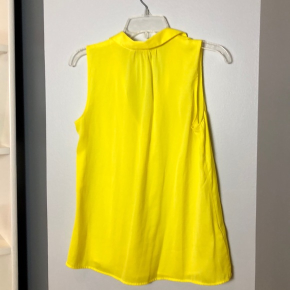 Bright yellow Loft shirt. Breezy and comfortable - Picture 4 of 4